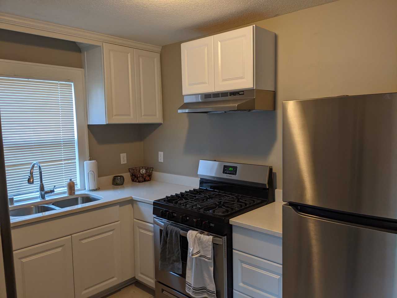 1007 26th Ave Ne #2 - Photo 2 of 9