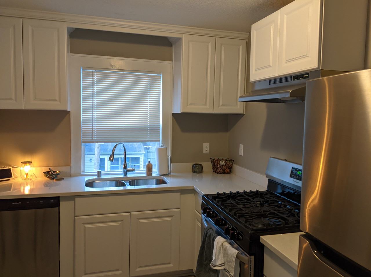 1007 26th Ave Ne #2 - Photo 3 of 9