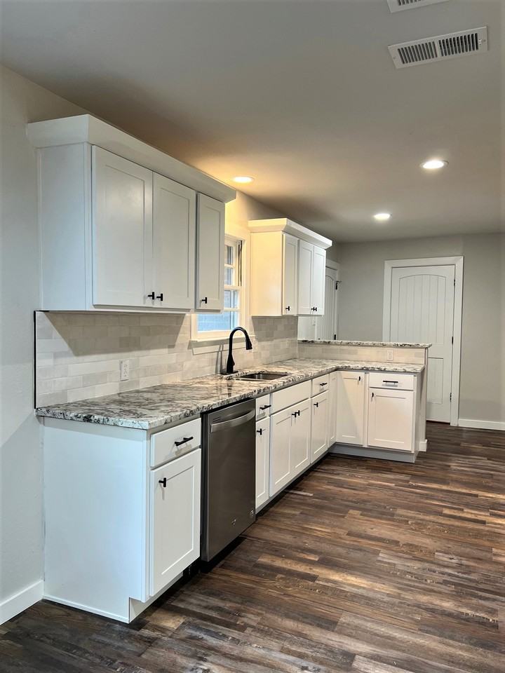 2326 Elgem St #1 - Photo 6 of 20