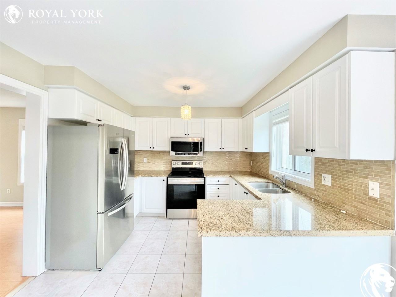 296 Stanley St - Photo 2 of 50