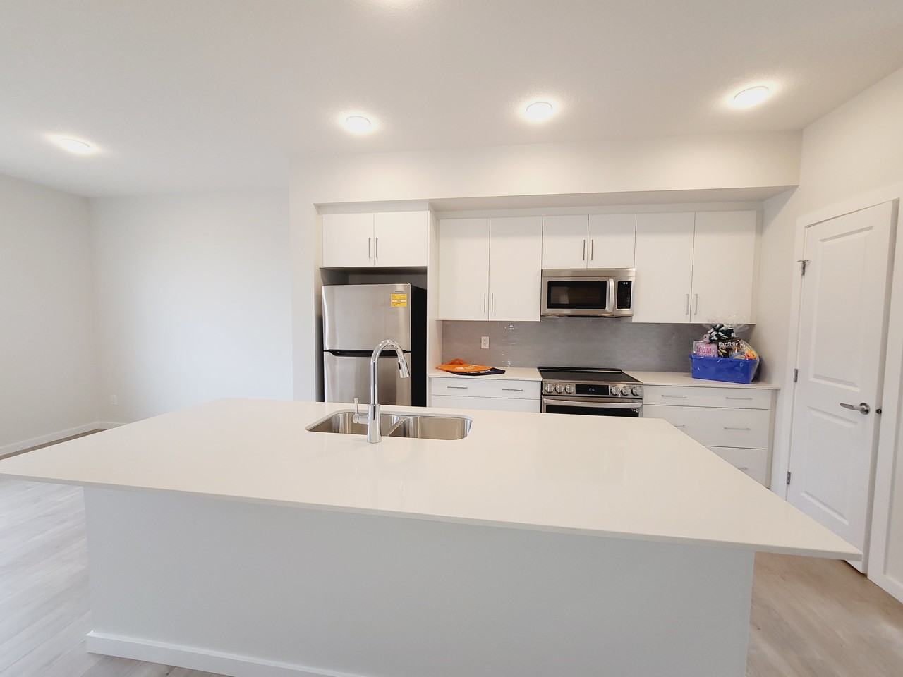 22616 80 Ave Nw - Photo 2 of 37