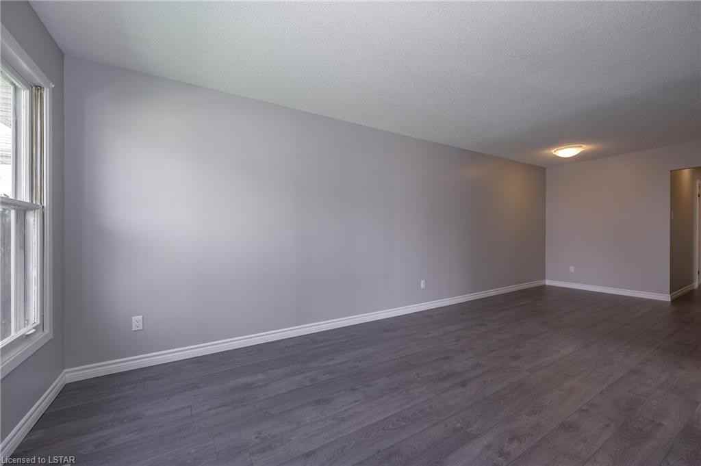 150 Scotchmere Crescent - Photo 7 of 36