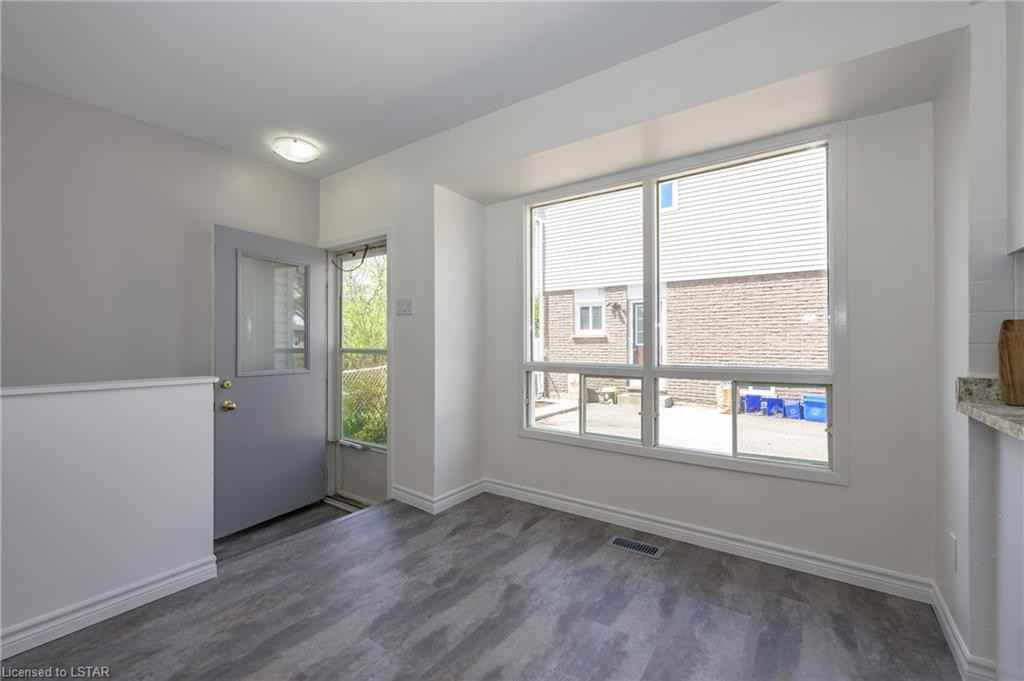 150 Scotchmere Crescent - Photo 6 of 36