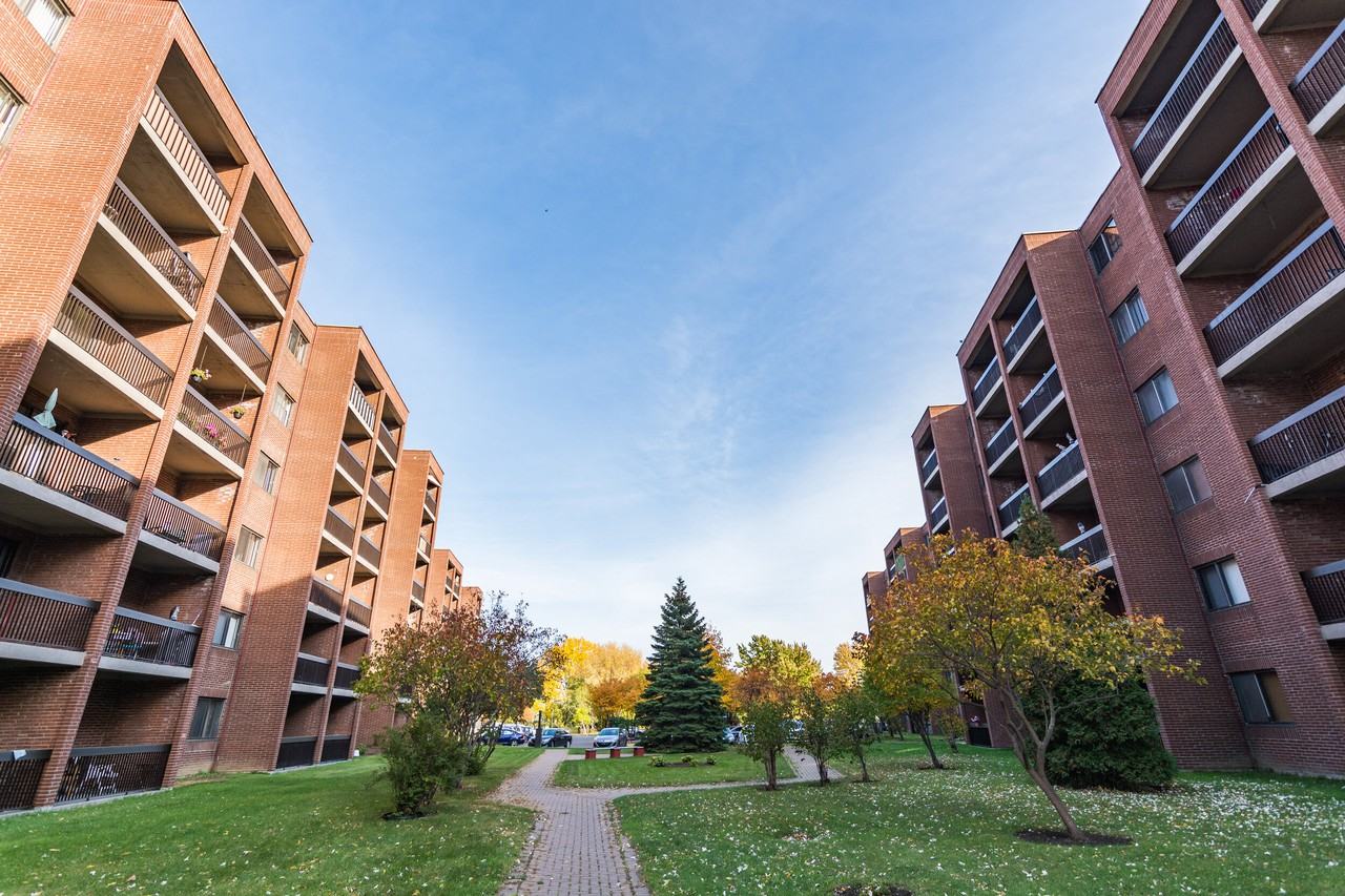 Toulon Sur Mer Apartments 7779 77777779 Lasalle Blvd., Montréal, QC