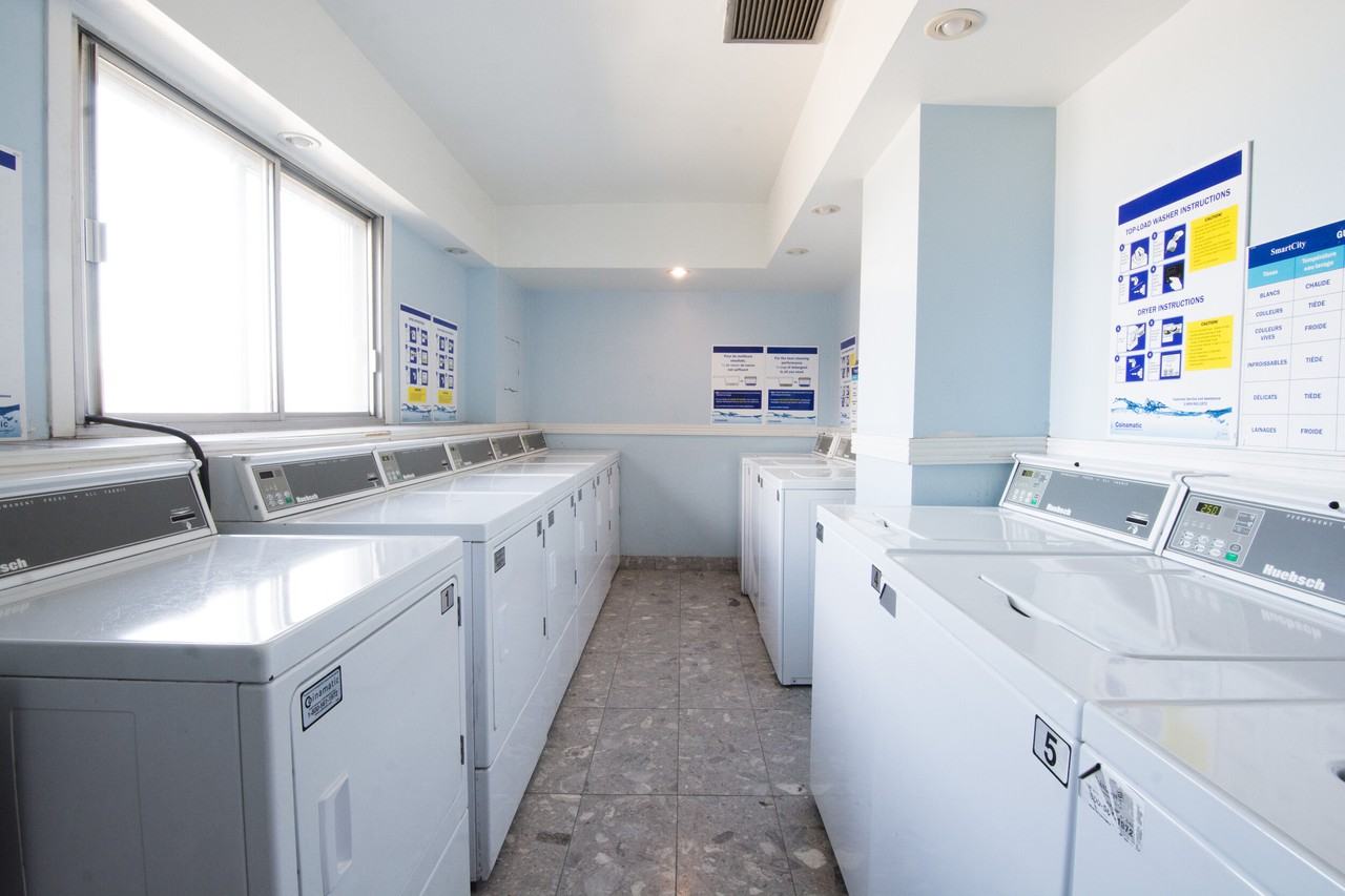 Tour Girouard - Photo 3 of 4