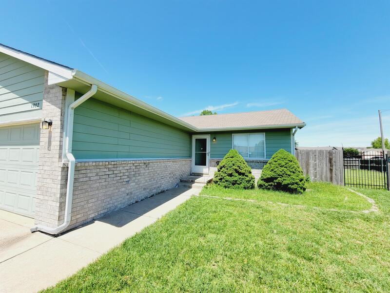 1902 W Country Lakes St - Photo 2 of 22