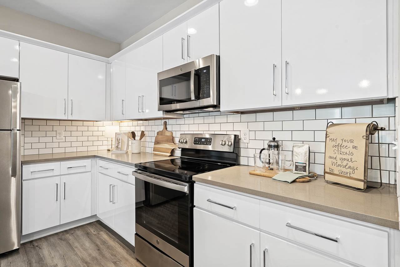 Hawthorne Waterstone - Photo 3 of 43