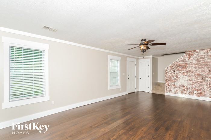 10 Poplar Ct - Photo 3 of 15