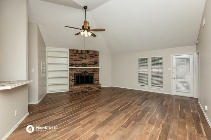 412 Larchmont Way - Photo 3 of 16