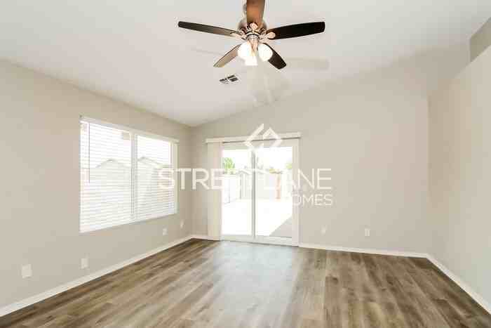 8544 W Elm St - Photo 3 of 15