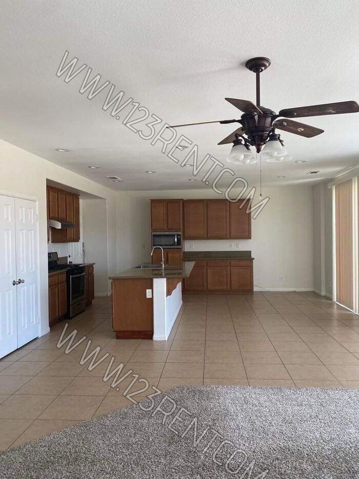 1142 Erwin Dr - Photo 3 of 45
