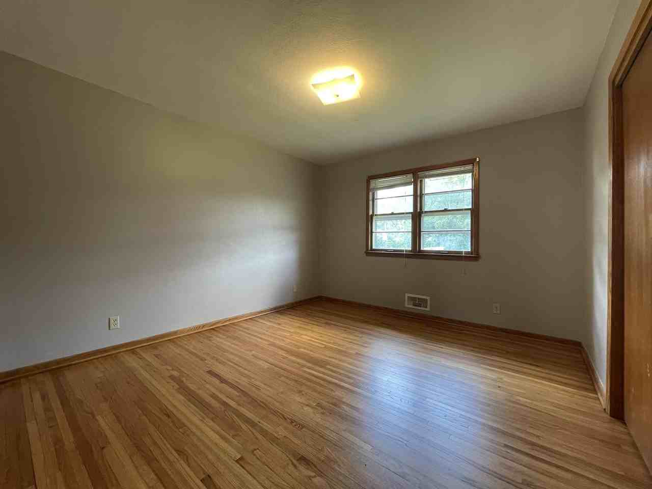 2752 White Bear Ave N Uppr #2752UPPER - Photo 4 of 18