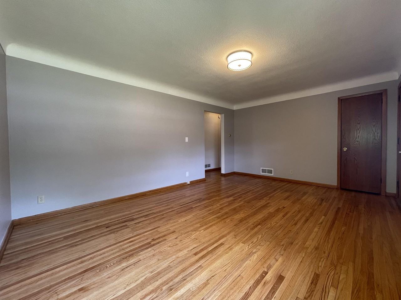 2752 White Bear Ave N Uppr #2752UPPER - Photo 3 of 18