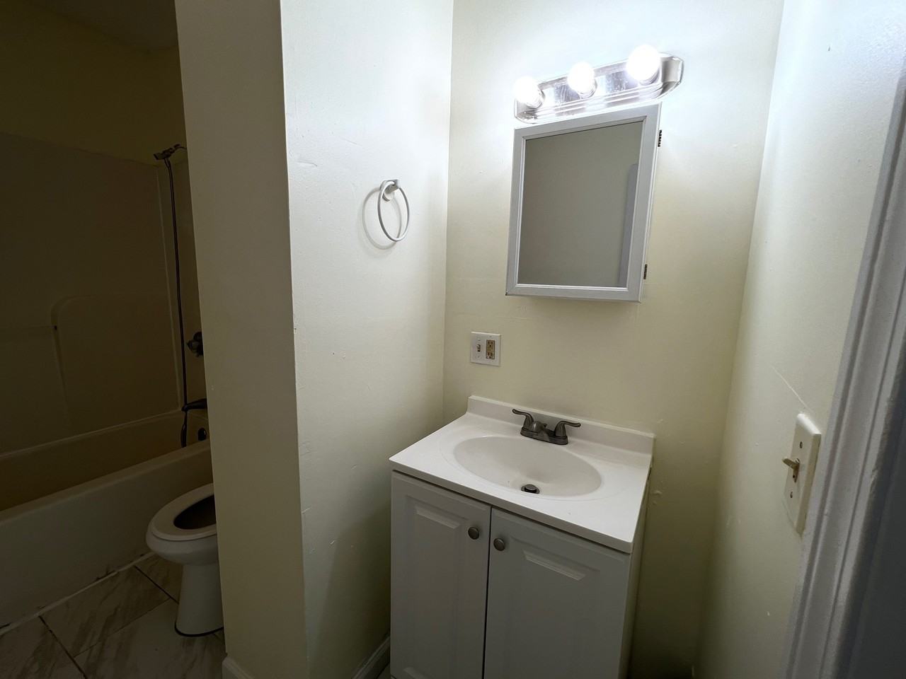 99 Lounsbury Ave #1 - Photo 4 of 14