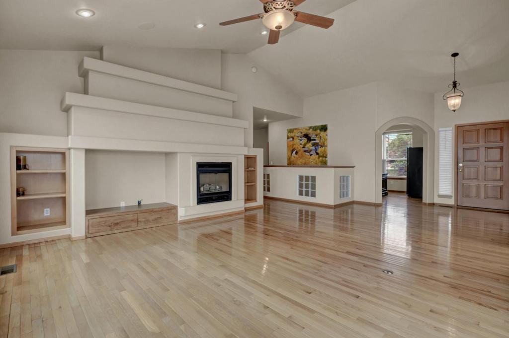 5235 Bancroft Hts - Photo 3 of 28