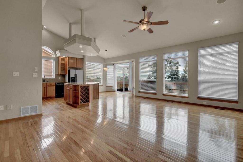 5235 Bancroft Hts - Photo 4 of 28