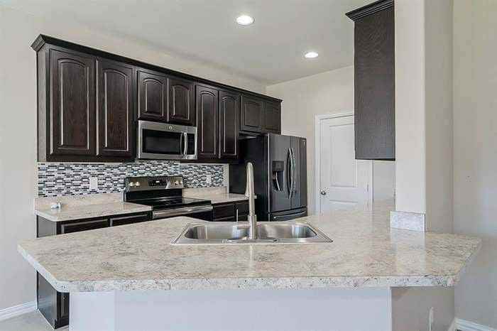 319 Emerald Creek Dr - Photo 2 of 5