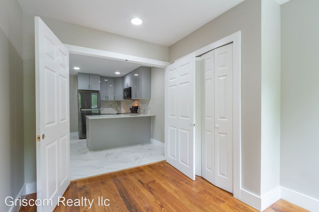 2124 W Atlantic St - Photo 2 of 11