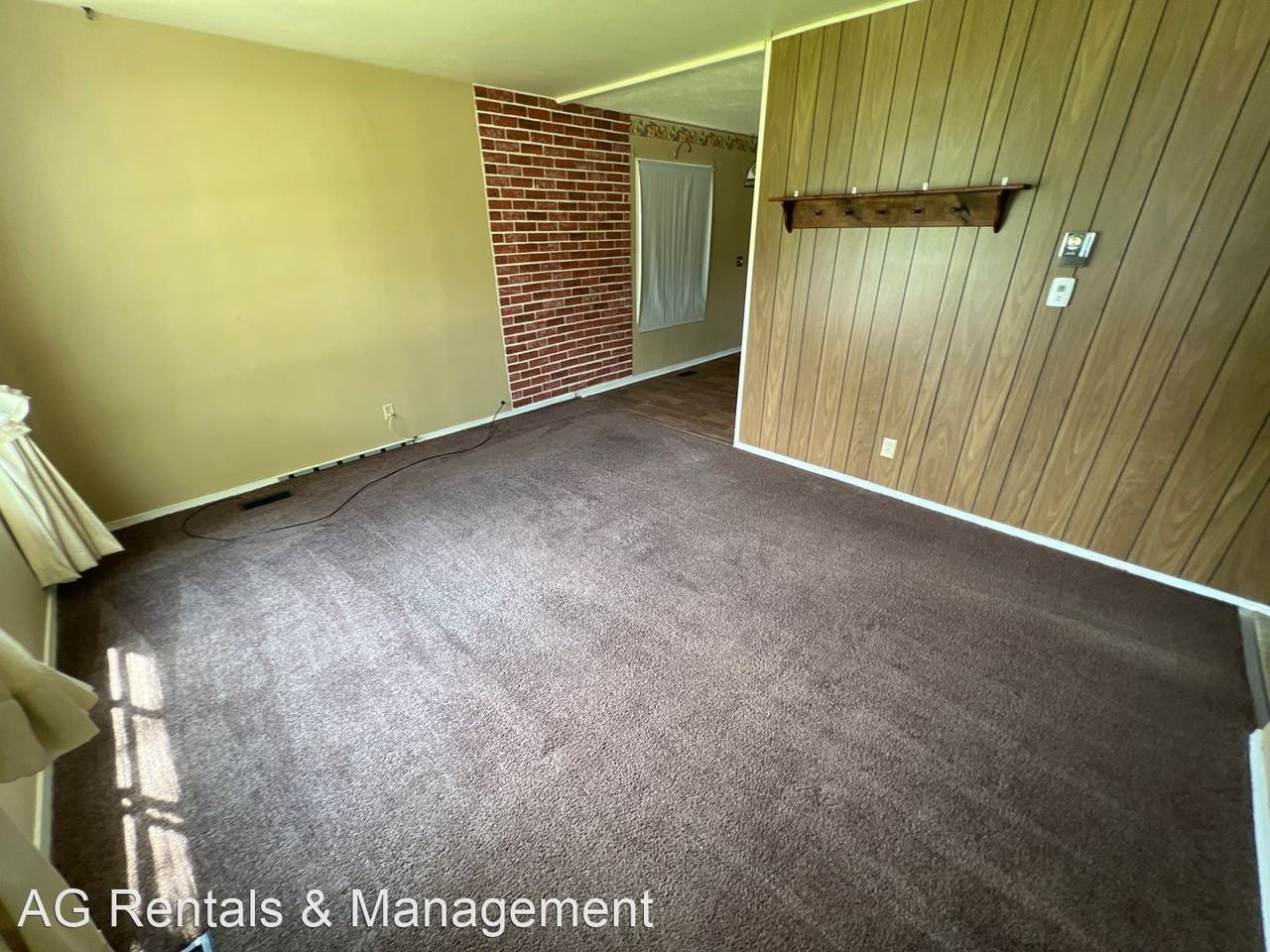 303 Dunbar Ln - Photo 2 of 15