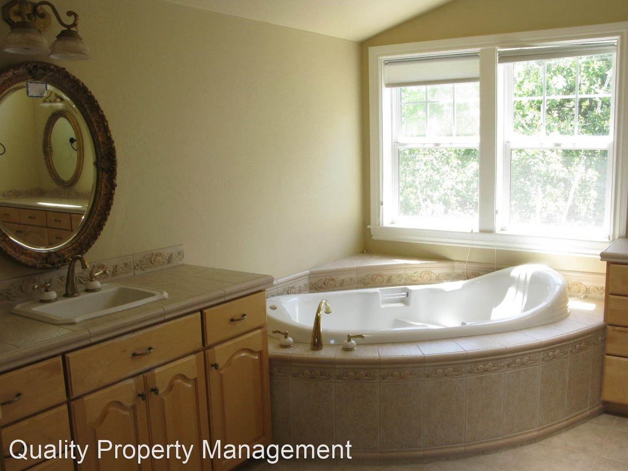 820 E California St - Photo 2 of 4