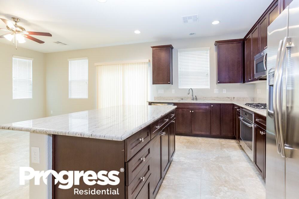 5661 Primrose Peak Ct - Photo 4 of 16