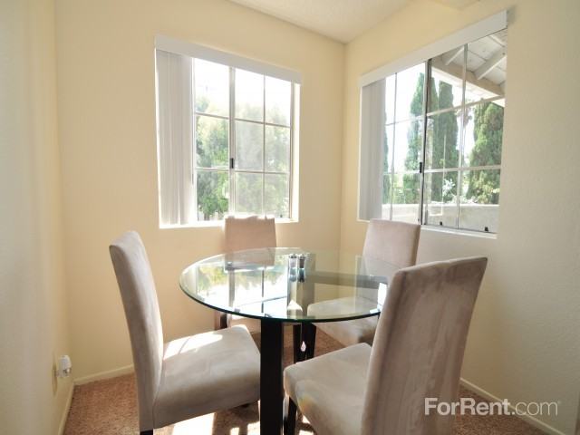 Reed & Brooke Apartments - Photo 3 of 20
