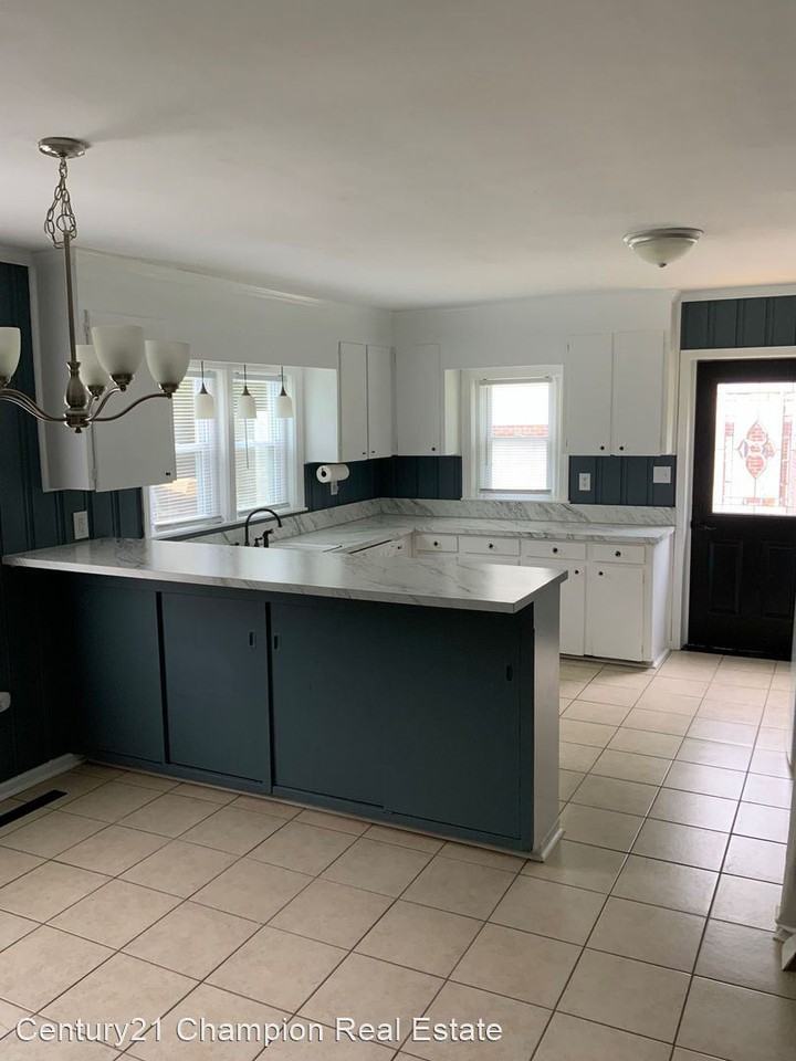 211 Brentwood Ave - Photo 3 of 23