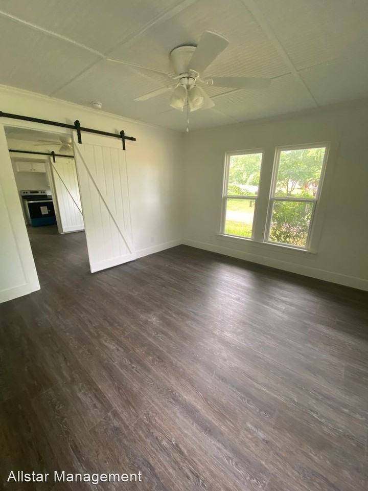 516 Glade St - Photo 2 of 13