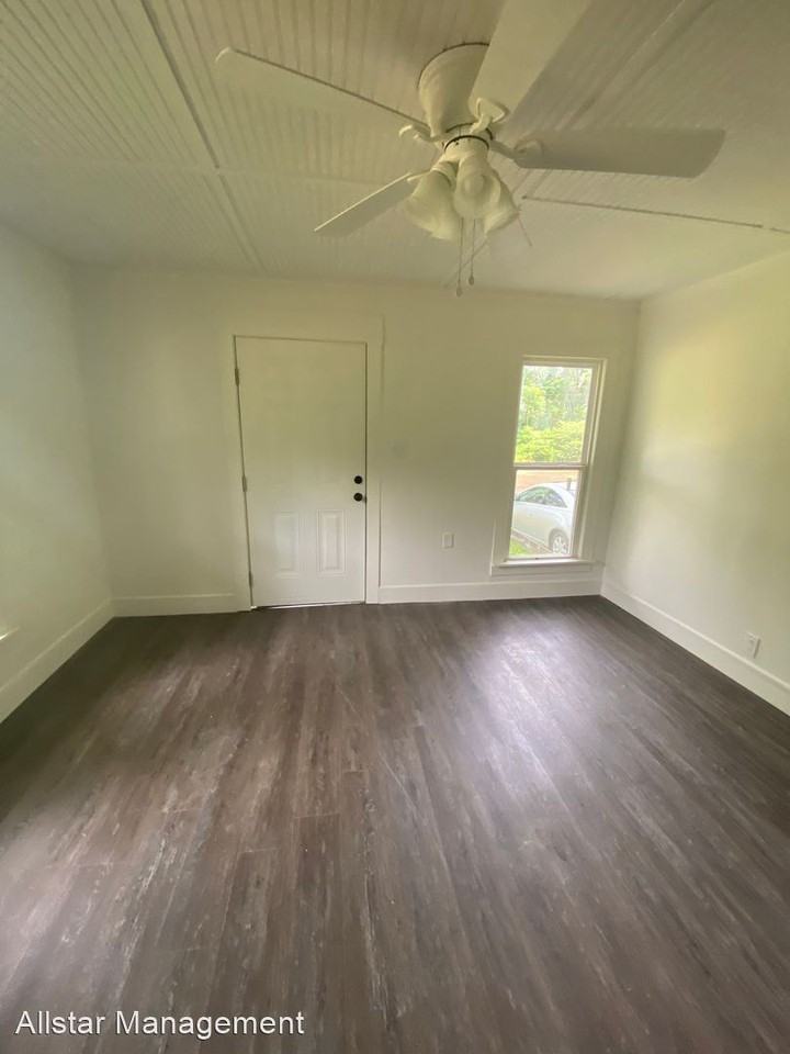 516 Glade St - Photo 3 of 13