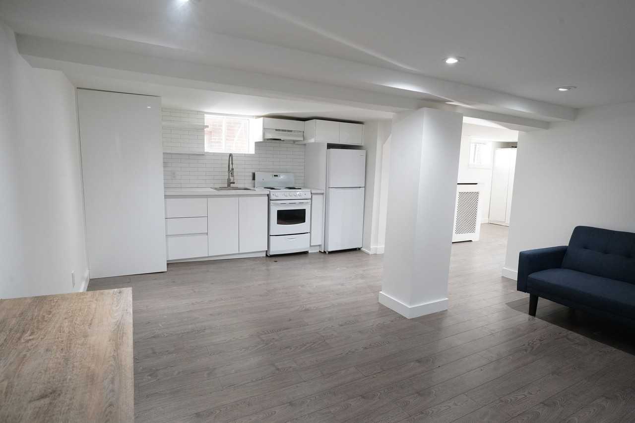 2496 Lake Shore Blvd W #B - Photo 2 of 13