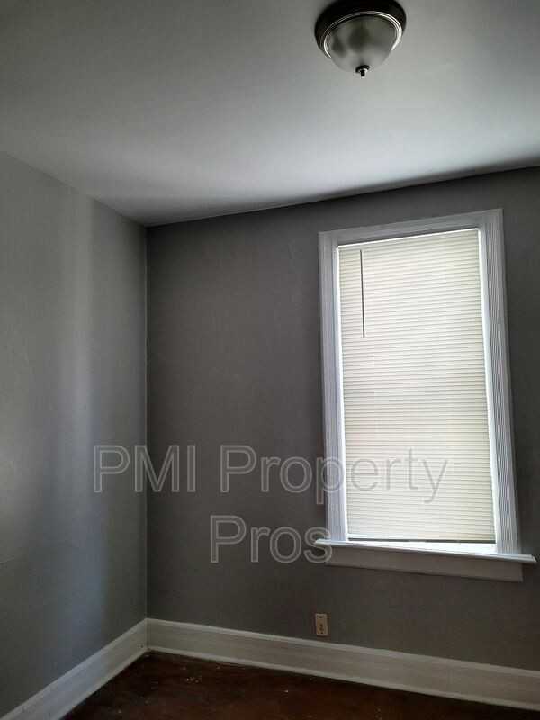 1642 N 28th St - Photo 2 of 10