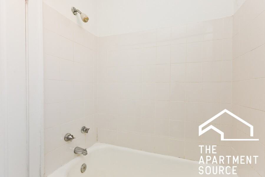 7542 Adams St #2M - Photo 5 of 12