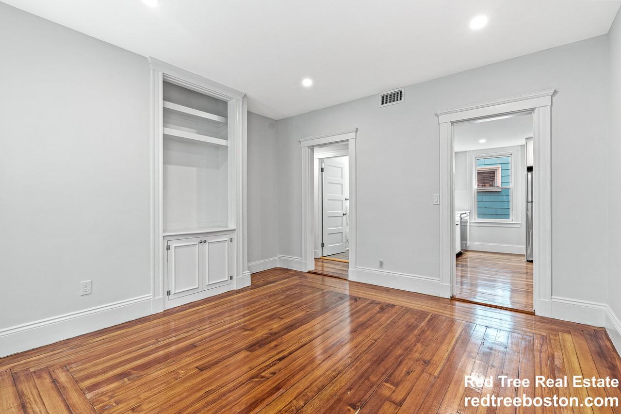 79 Pleasant St #1