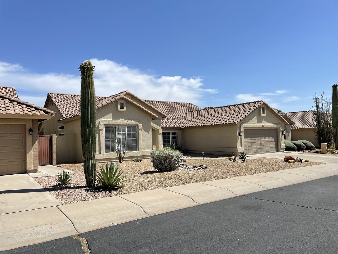 4621 E Fernwood Ct - Photo 3 of 35