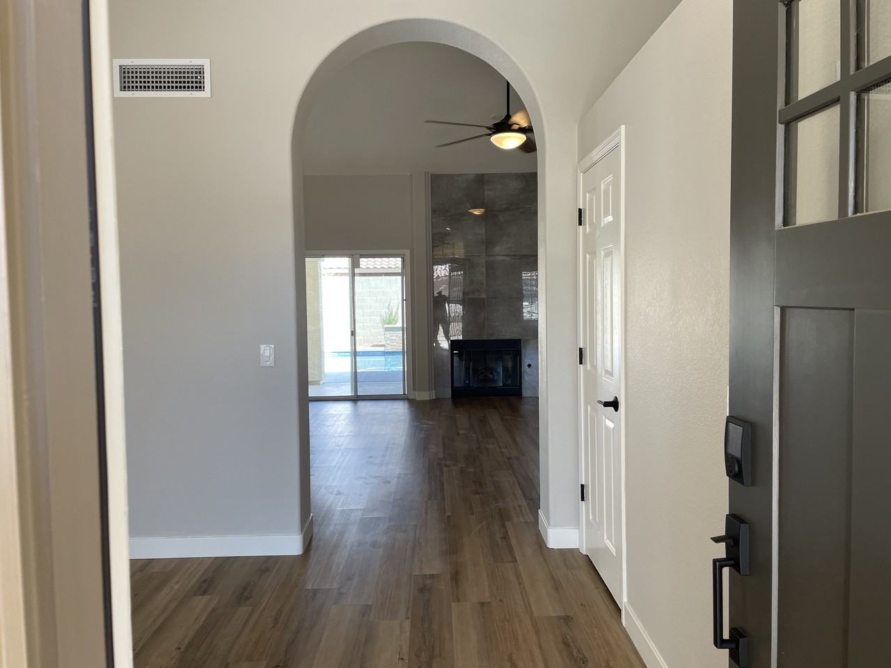 4621 E Fernwood Ct - Photo 4 of 35