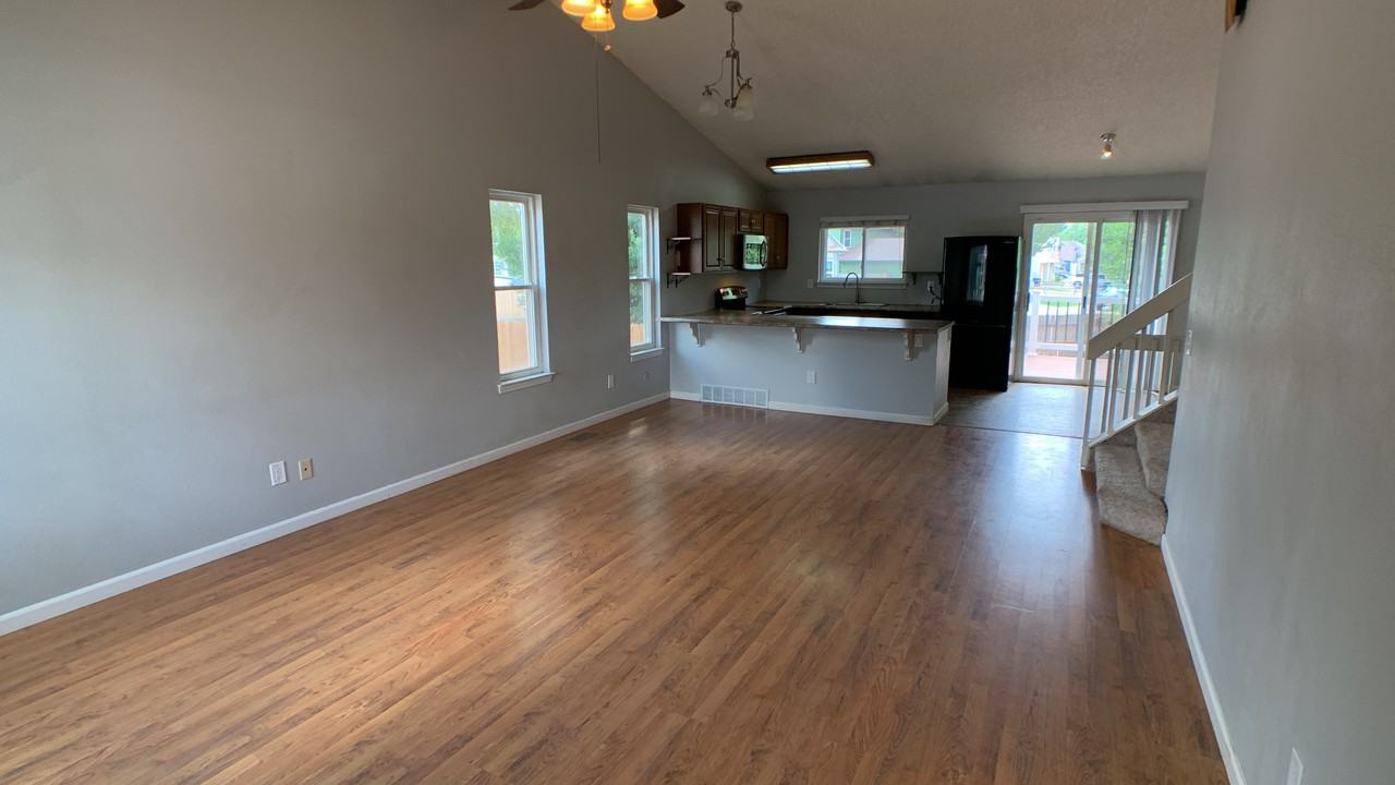 210 Wallace St - Photo 3 of 16