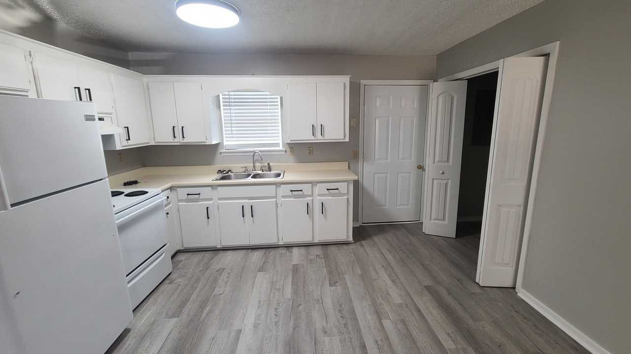 7214 NE Live Oak Loop - Photo 3 of 9