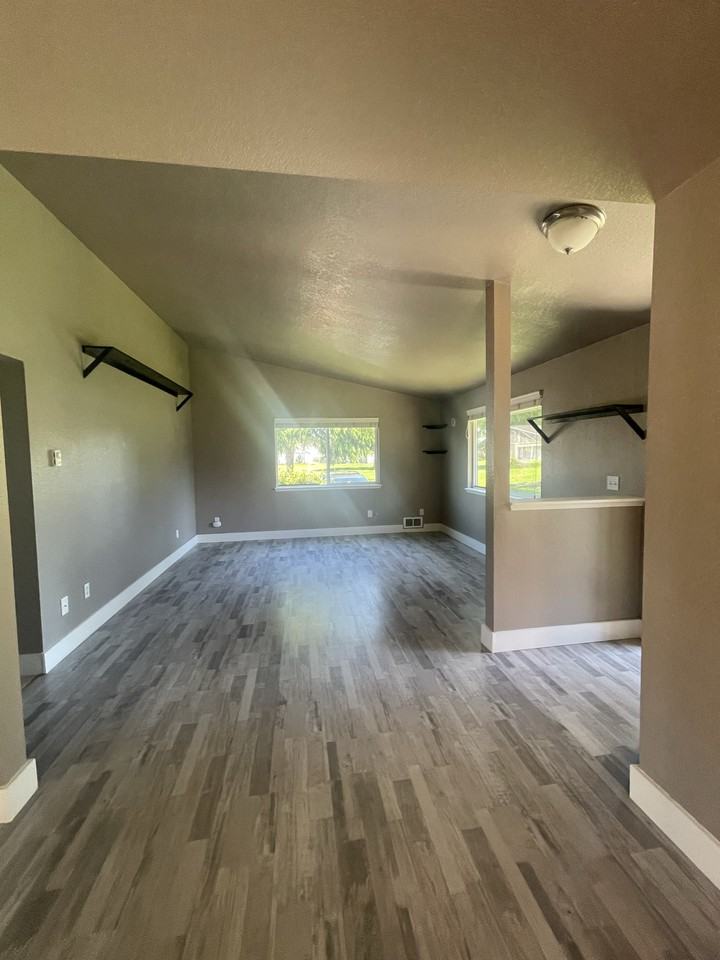 649 Bavarian Ln Se - Photo 2 of 11