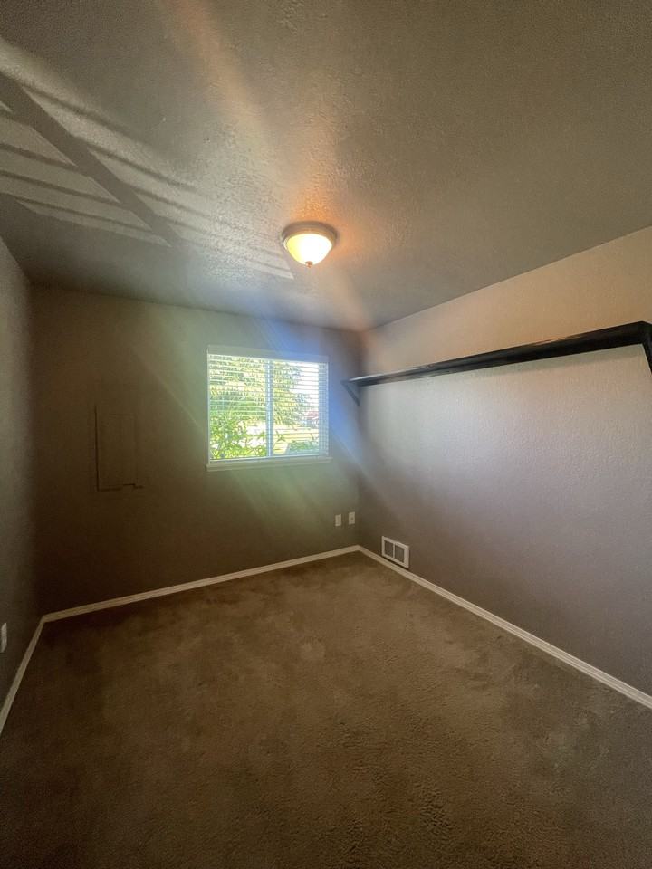 649 Bavarian Ln Se - Photo 5 of 13