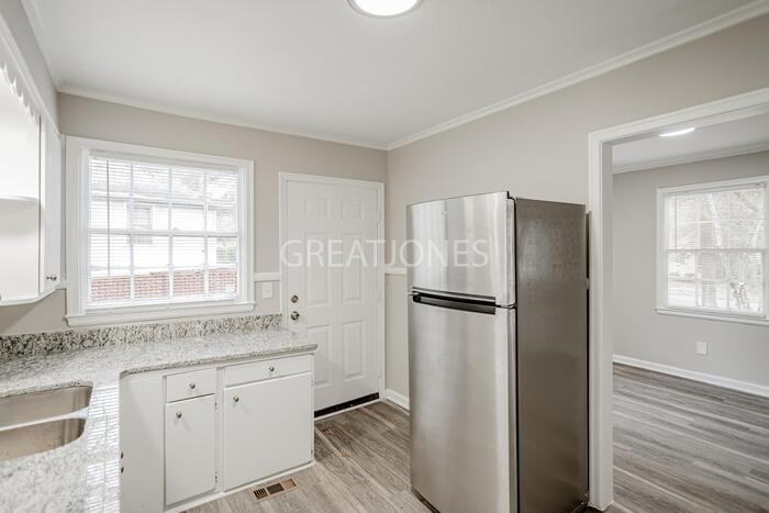 1236 S Dixon Dr - Photo 3 of 23