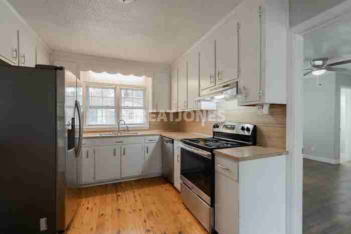 1133 Ridgeway Rd - Photo 3 of 30