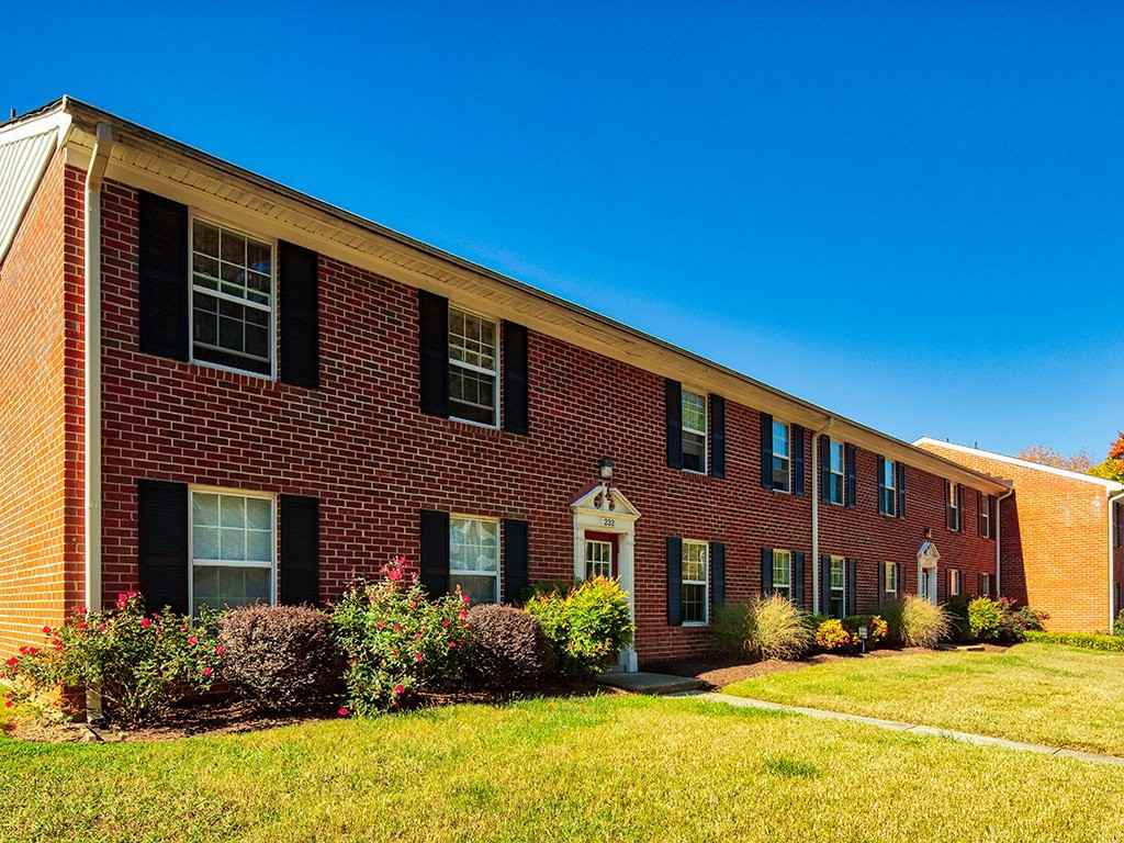 Colonial Pines - Photo 4 of 18