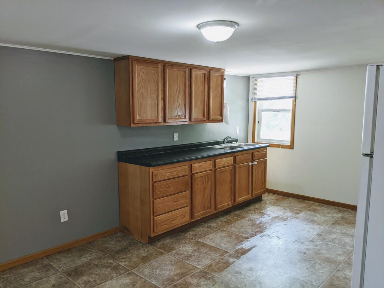 905 Pryor Avenue North - Photo 2 of 13