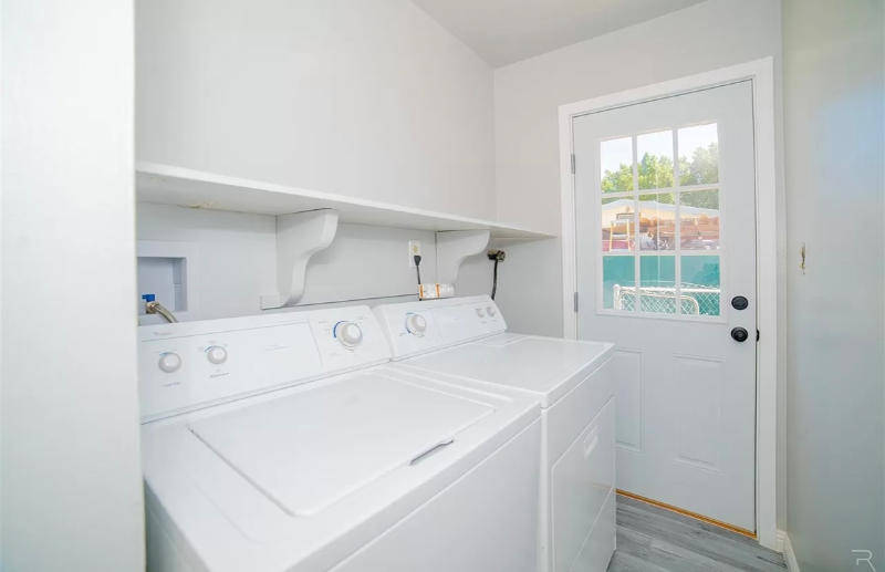 805 W 20th Pl - Photo 3 of 4