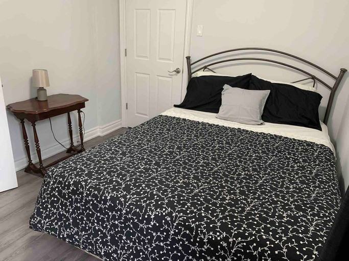 72 Innisfil St - Photo 3 of 9