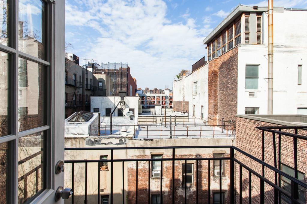 E 10th St #9 - Photo 4 of 7