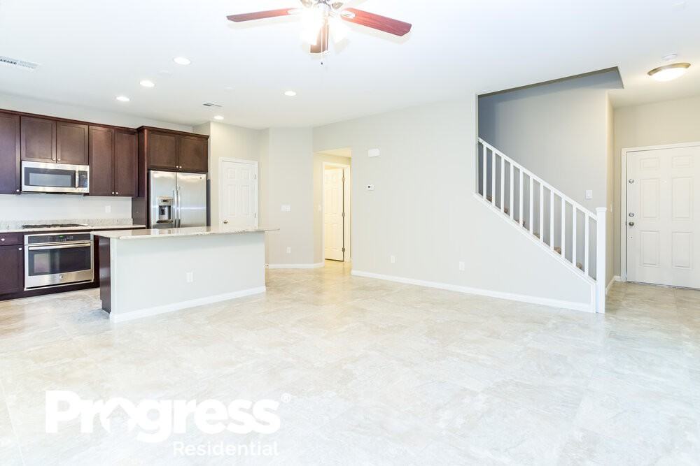 5661 Primrose Peak Ct - Photo 3 of 16