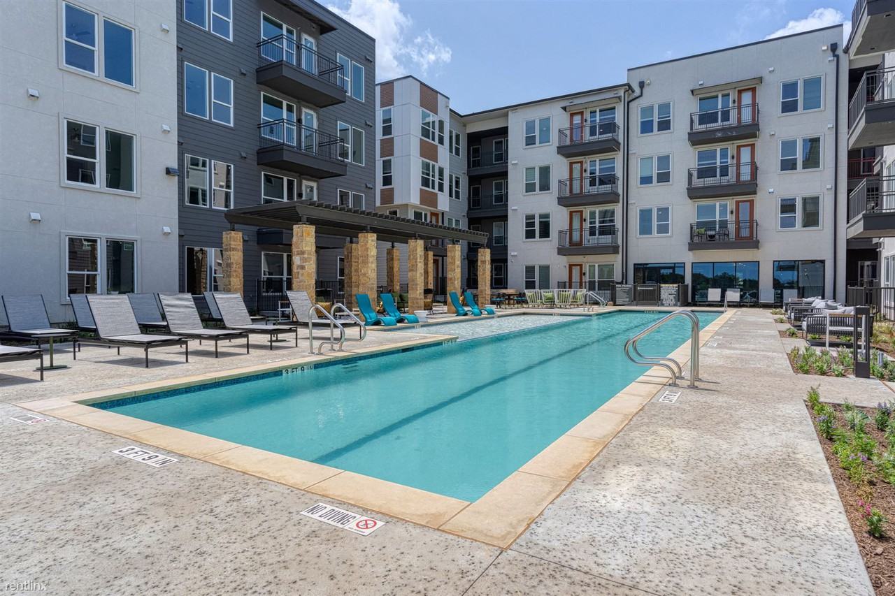 3100 Rogge Ln - Photo 3 of 12