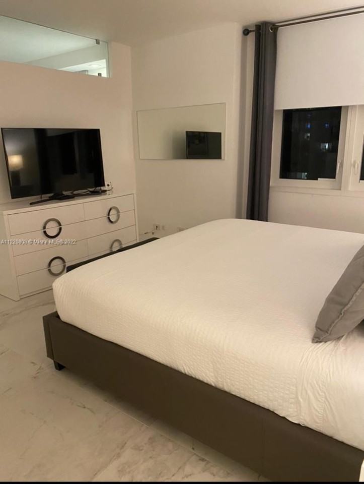 2301 Collins Ave #1503 - Photo 4 of 8