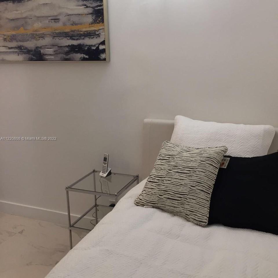 2301 Collins Ave #1503 - Photo 6 of 8